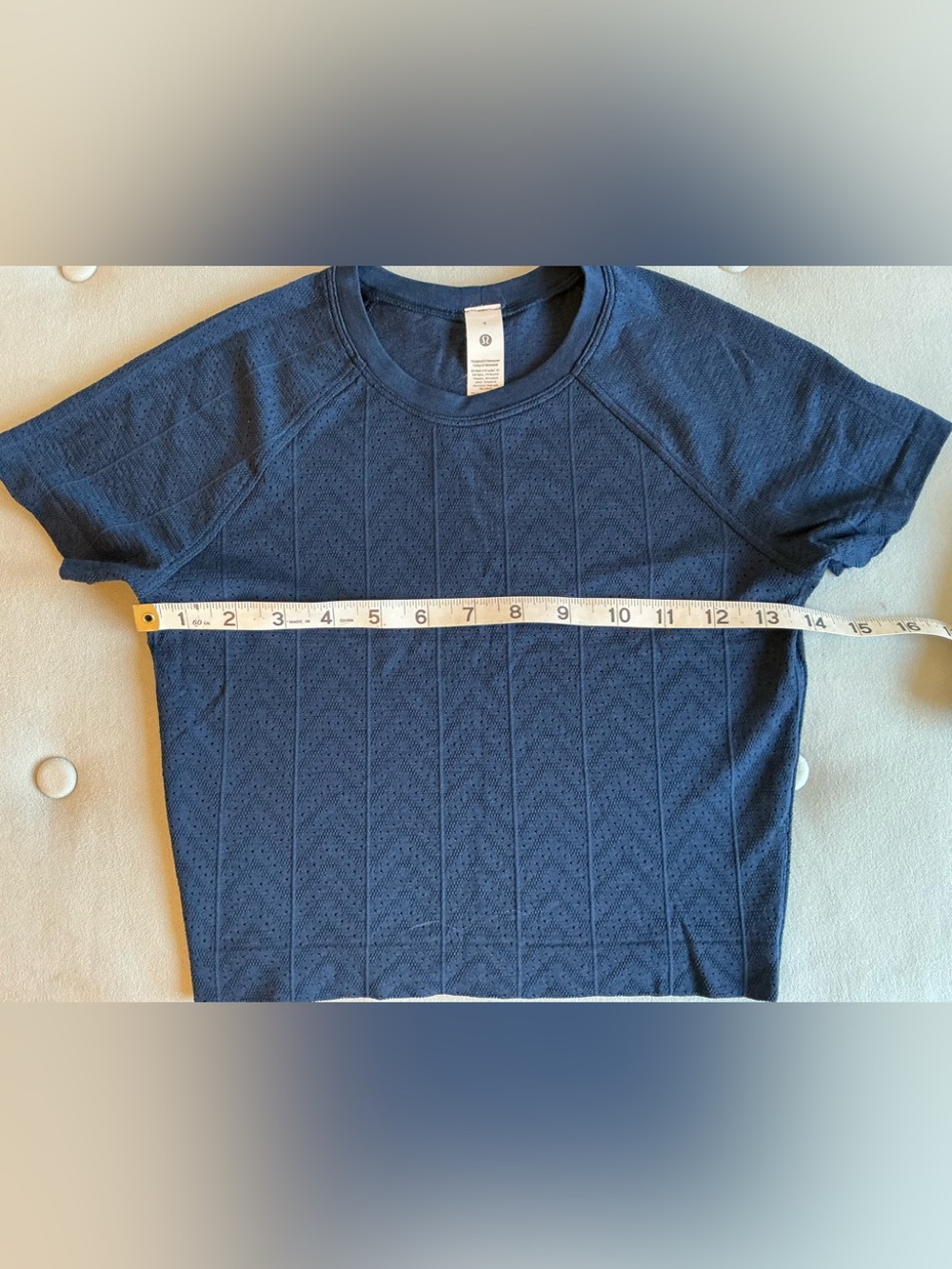 Lululemon Swiftly Pointelle Cropped Shirt Size 4 Herringbone Dot Club Blue EUC - Picture 4 of 4